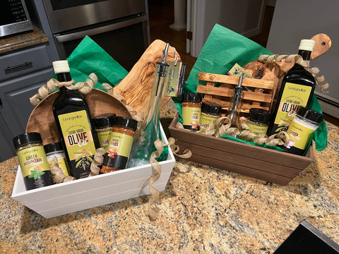 GEORGOULIAS LARGE GIFT BASKET